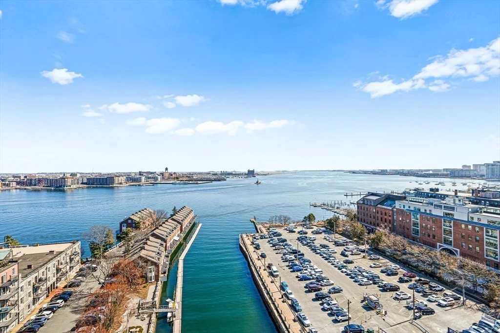 300 Commercial St, Waterfront