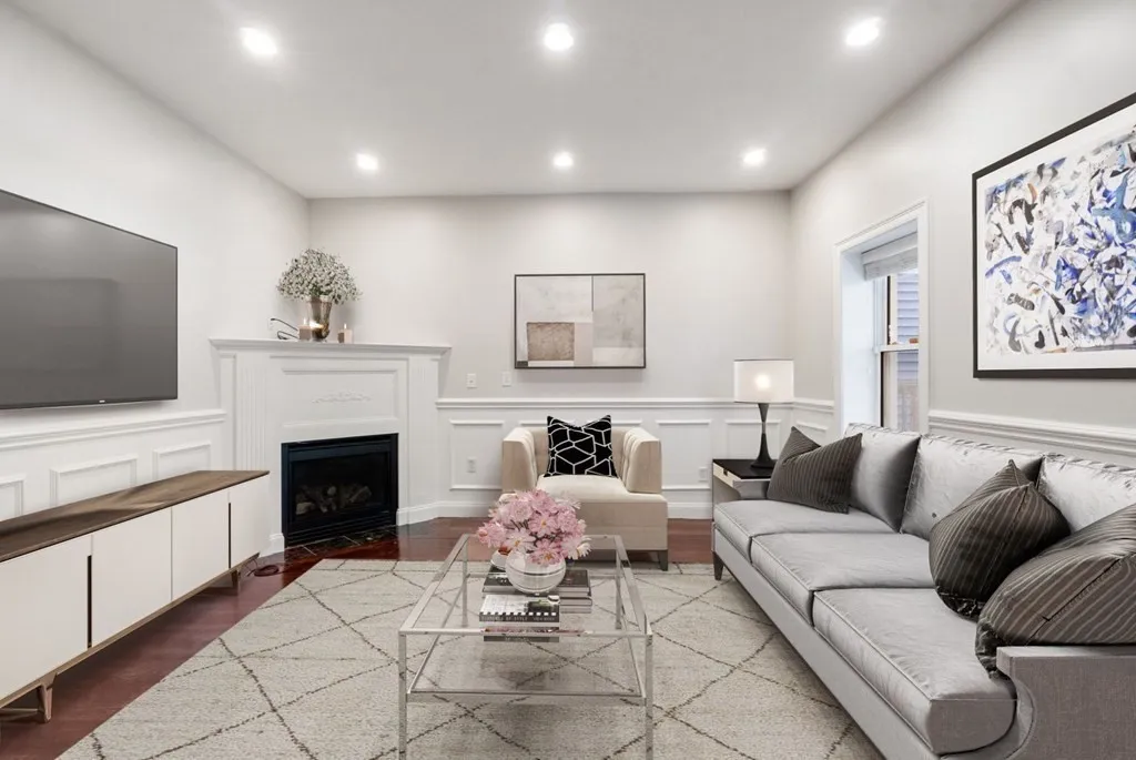 110 N St, South Boston