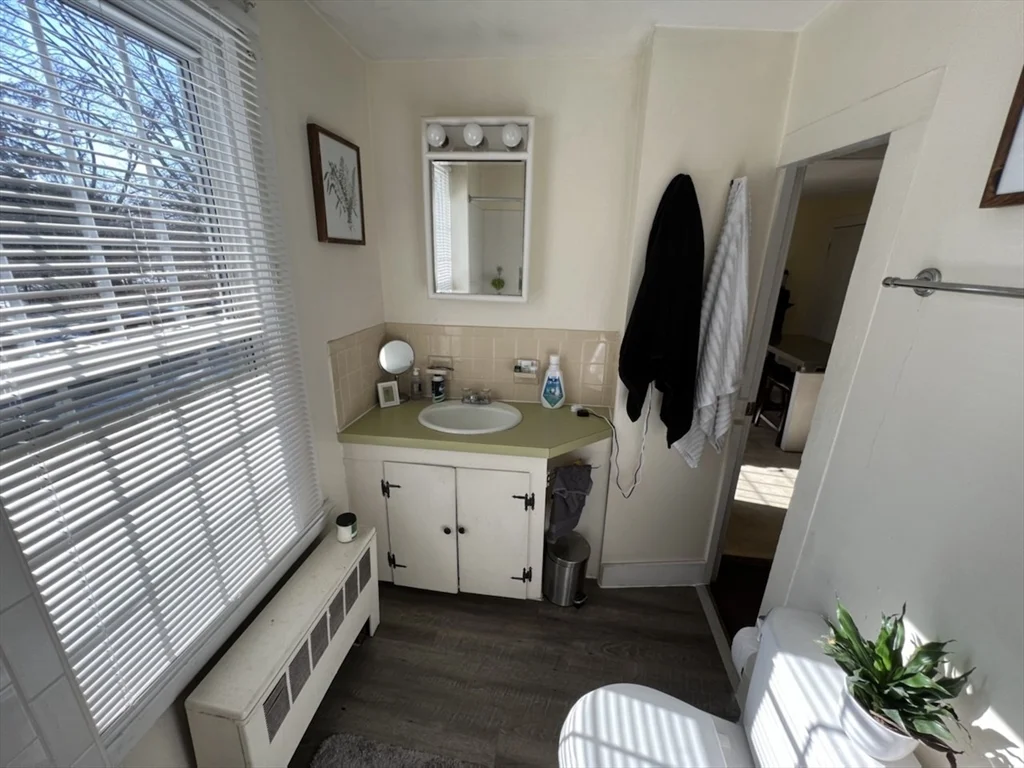 797 Main St, Amherst