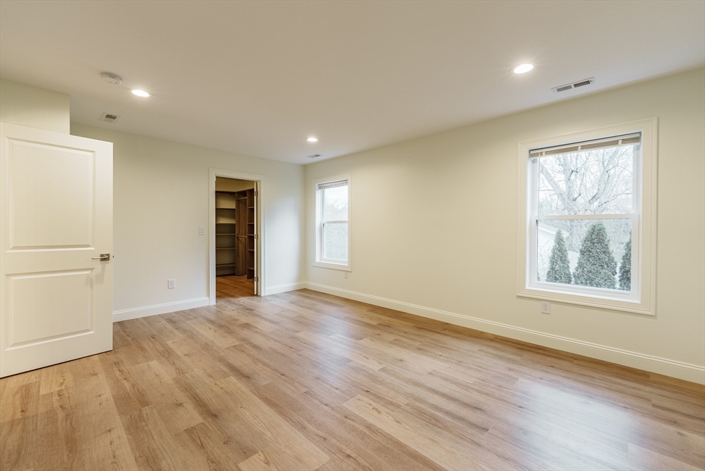 23 Moore St, Agawam