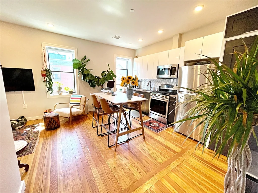 64 Frankfort St, East Boston