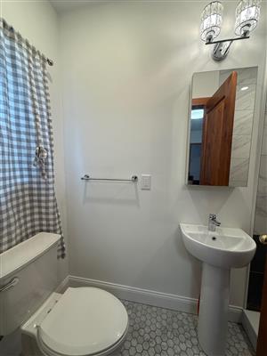 50 Simpson Ave, Tufts