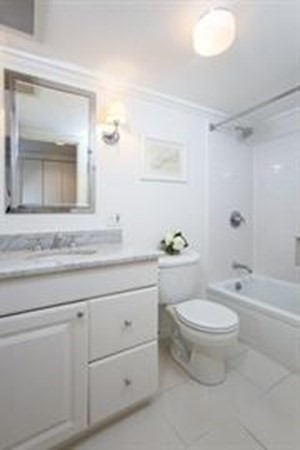 121 Marlborough St, Back Bay