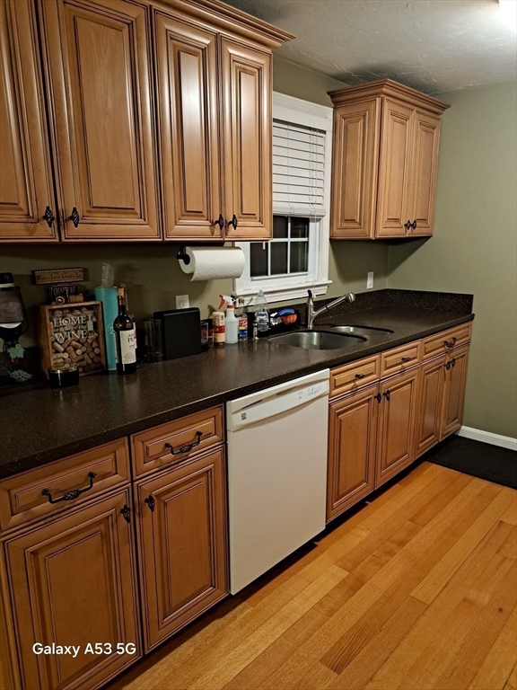 14 Meetinghouse Ln, Millbury