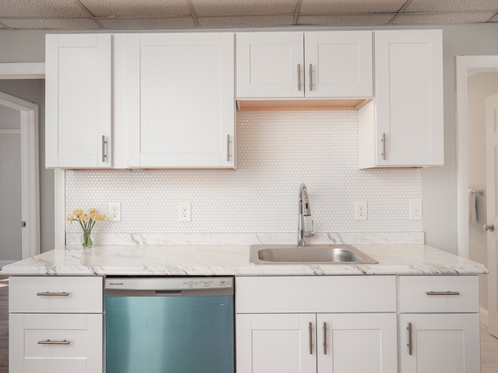 95 Green Hill Pkwa, Worcester