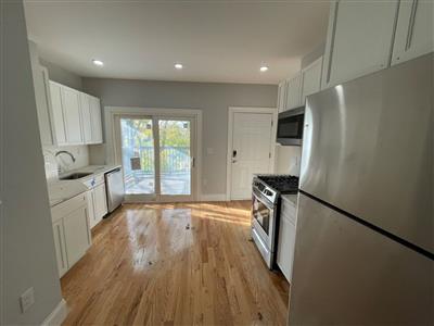 372 Oxford St, Ward Two