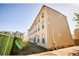 14 Humboldt Pl, South Boston