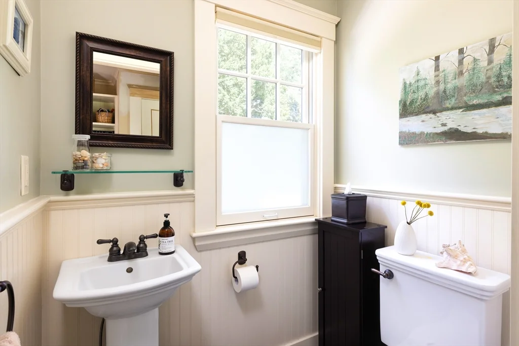 160 Allen Ave, Waban