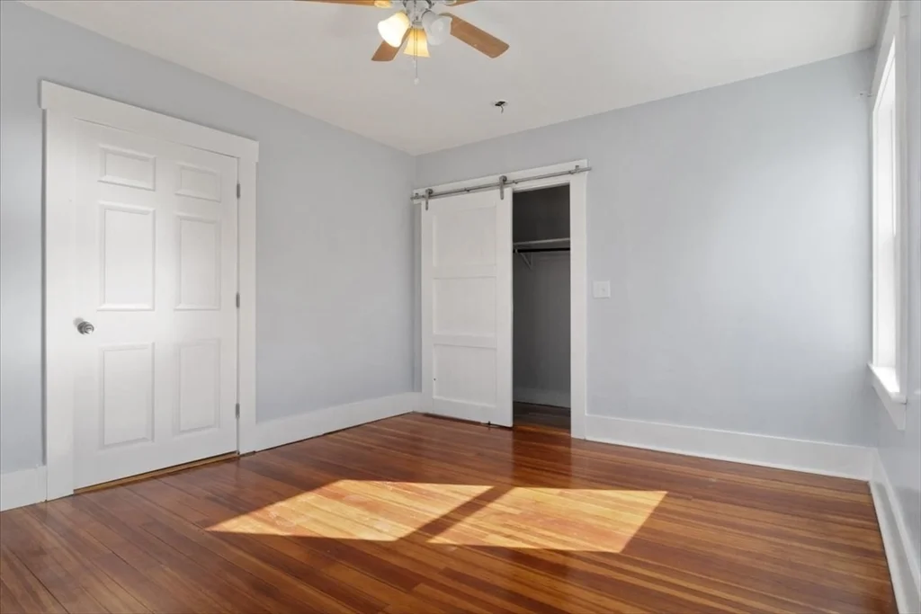 8 Linwood St, Holbrook