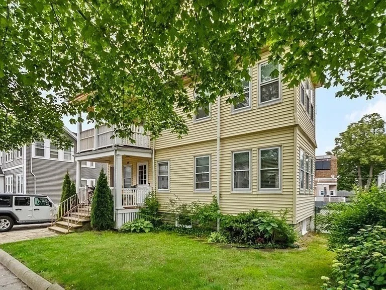 200 Woodside Ave, Winthrop