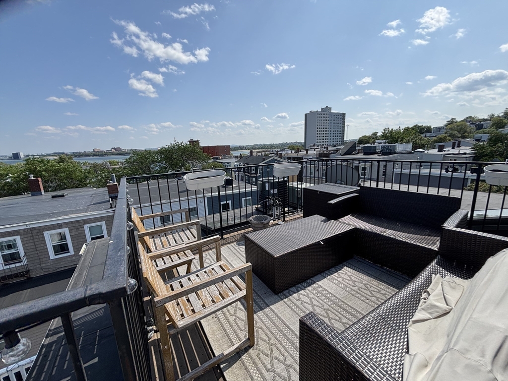 160 1/2 H St, South Boston