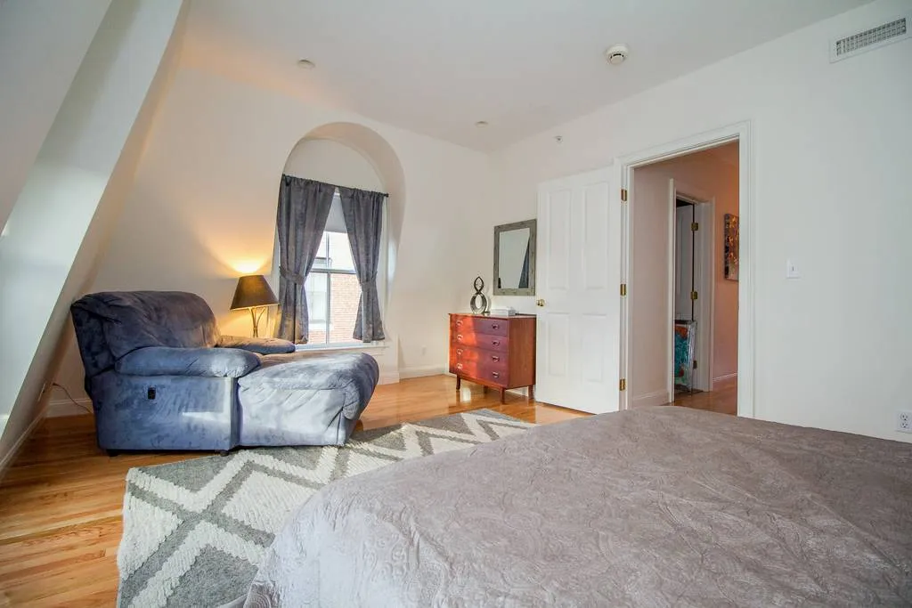 2 Harvard Sq, Brookline Village