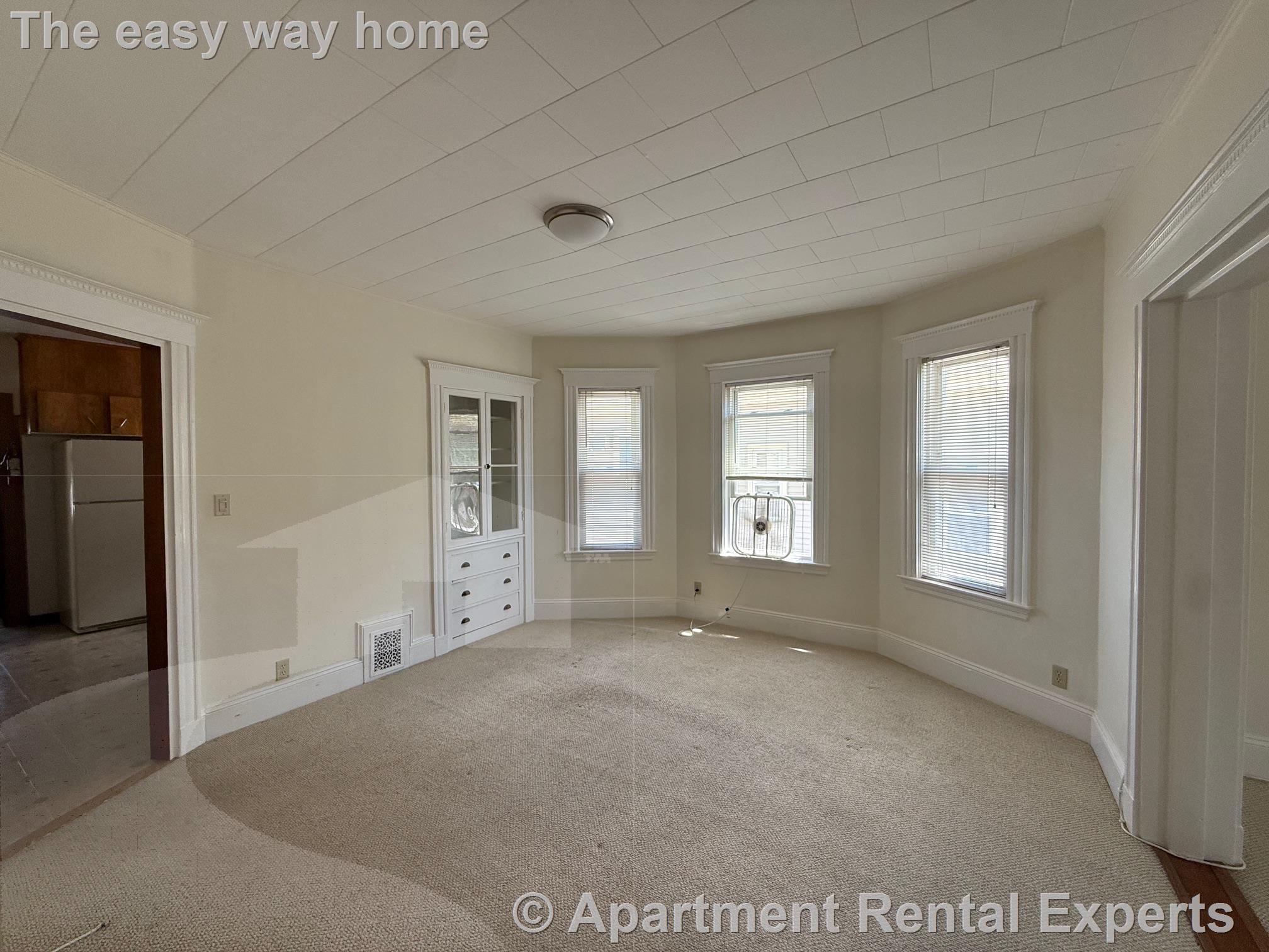 105 Bromfield Rd, Tufts