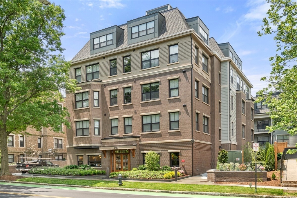 136 Babcock St, Coolidge Corner