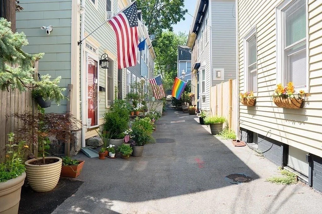 12 Lexington Ave, Charlestown