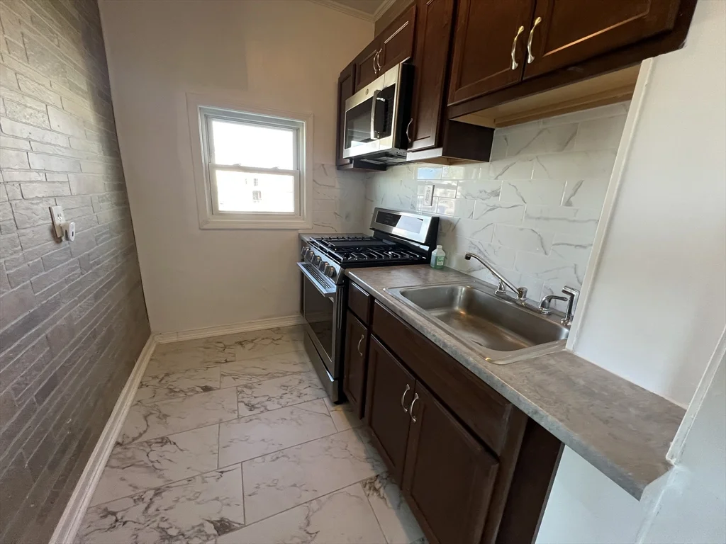 109 Walker St, Fall River
