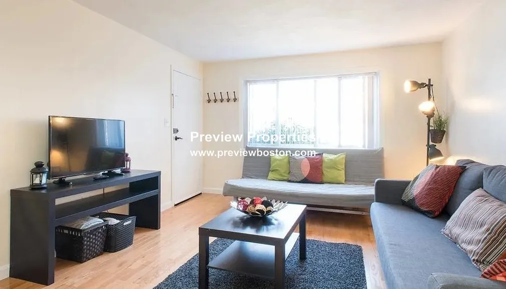 17 Oxford Circle, Belmont