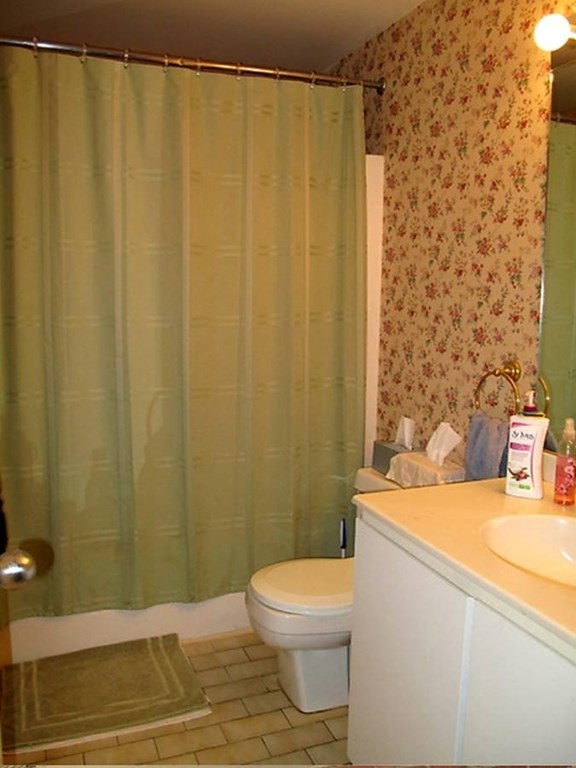 102 Gainsborough St, Fenway