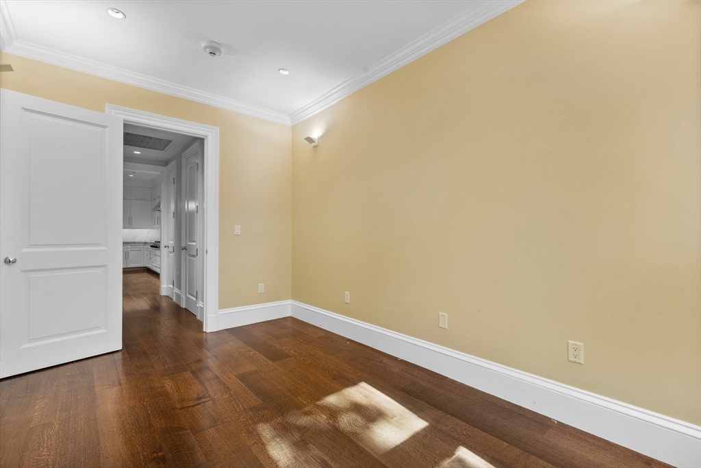 409 Commonwealth Ave, Back Bay