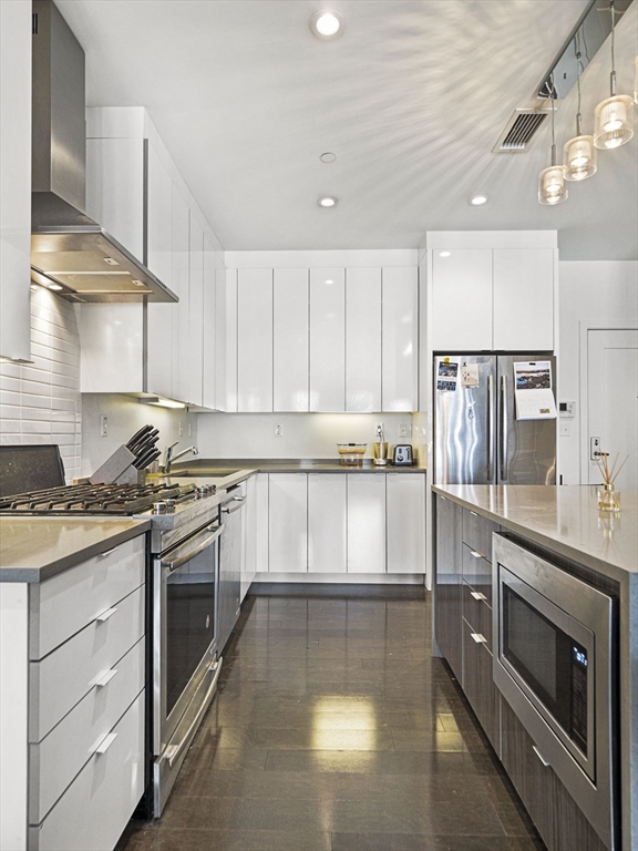 2 West 6th St, South Boston