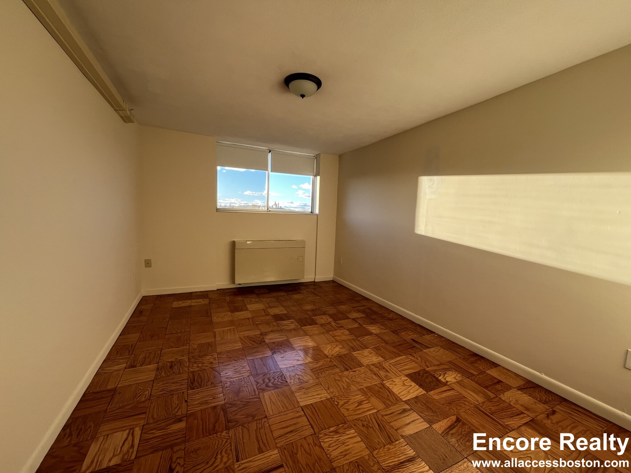 101 Monmouth St, Longwood