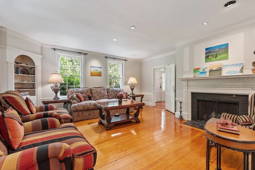 251A Old Billerica Rd, Bedford