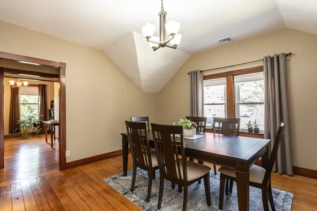 256 Maple St, Fall River