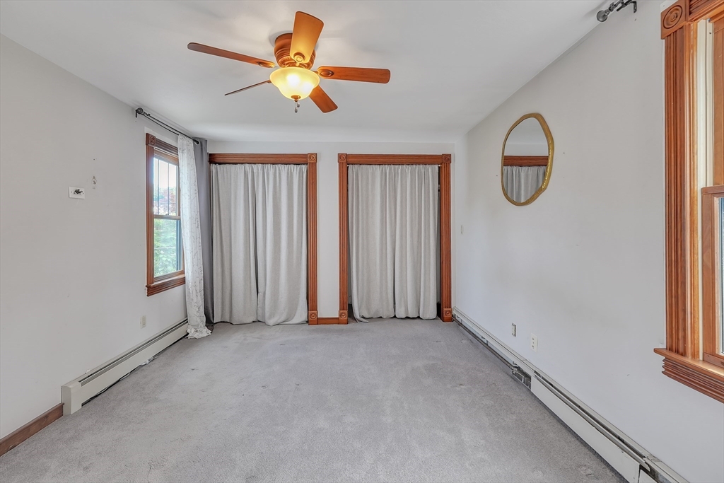 211 Mendon St, Hopedale