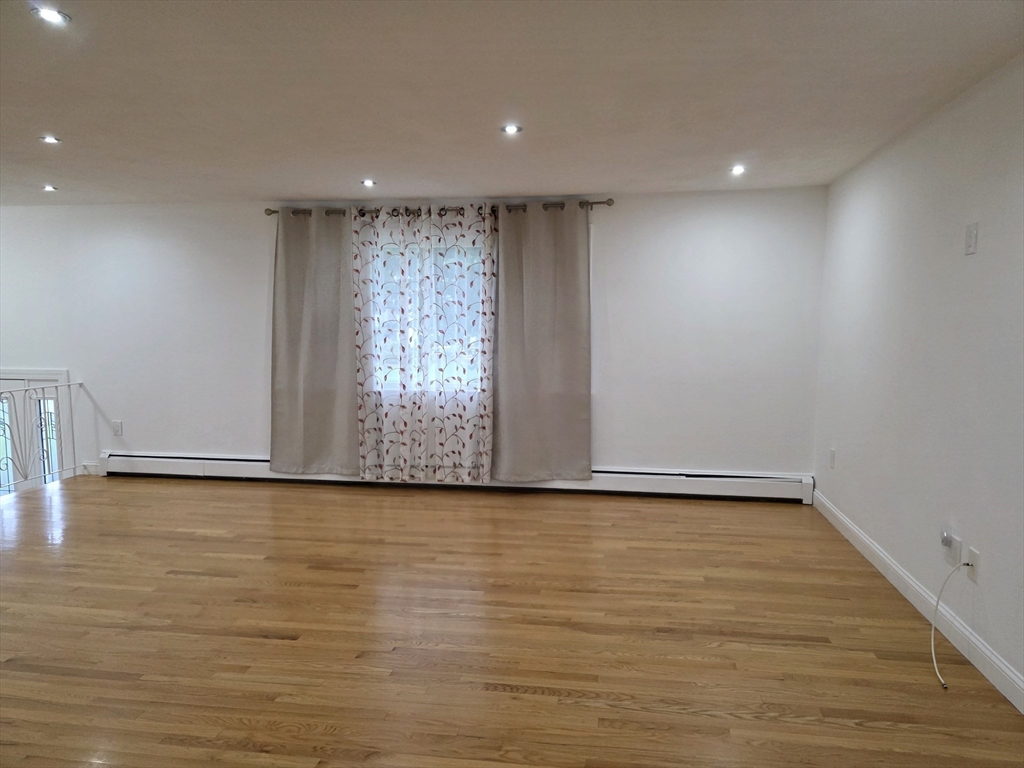 4 Hickey Dr, Framingham