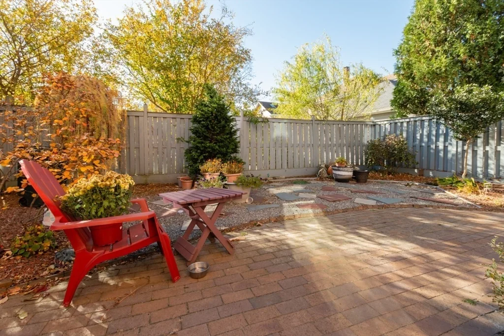 81 Cushing Ave, Belmont