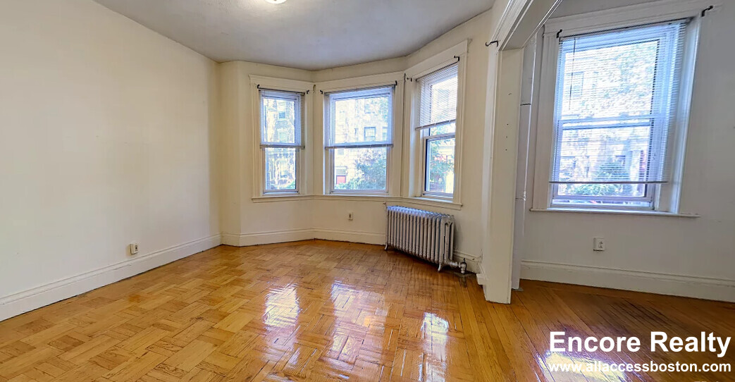 32 Queensberry St, Fenway