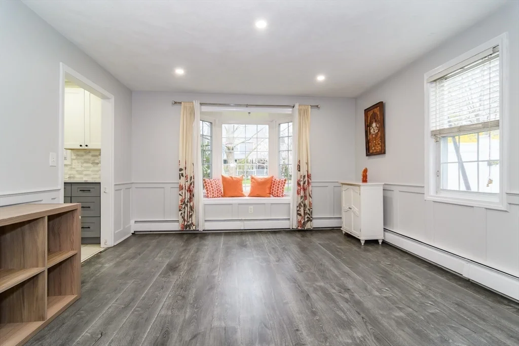 10 Homeward Ln, Natick