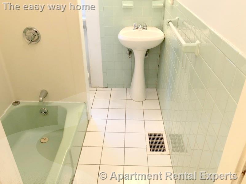 9 Linden Cir, Porter Square