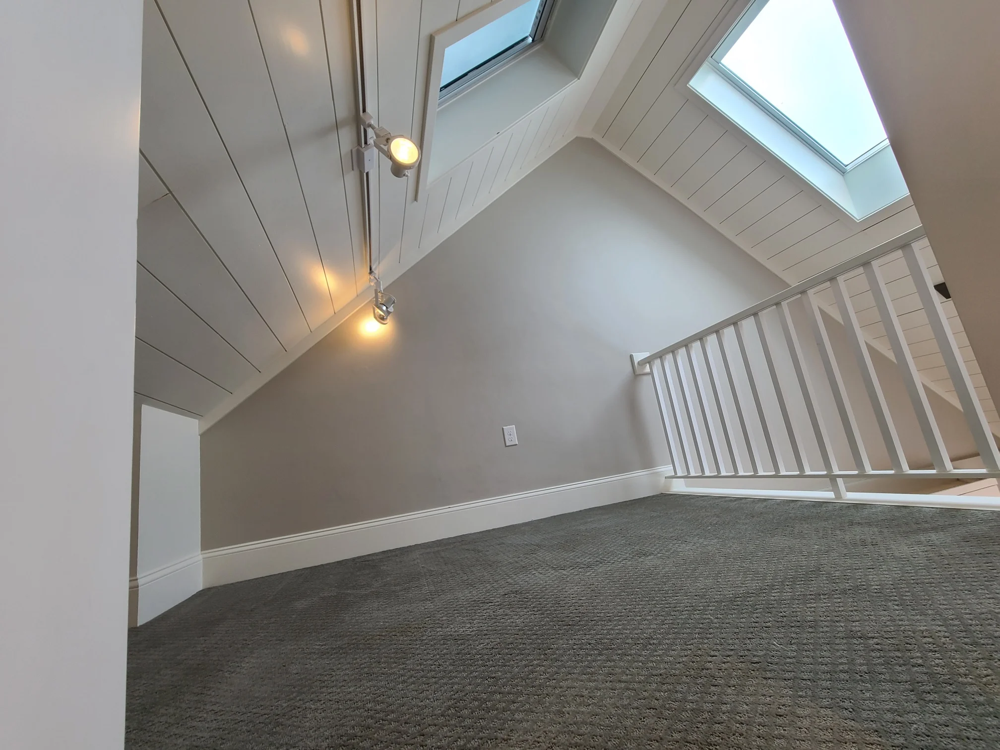 176 Winthrop Shore Dr, Winthrop