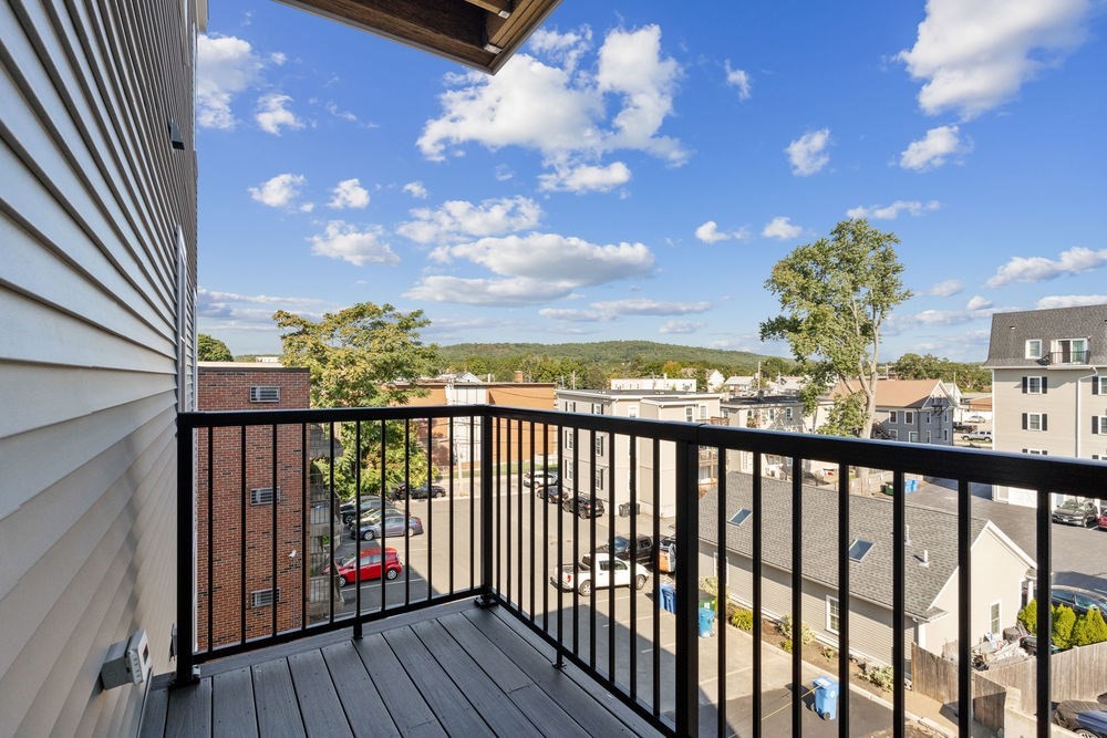 27 Middle St, Waltham