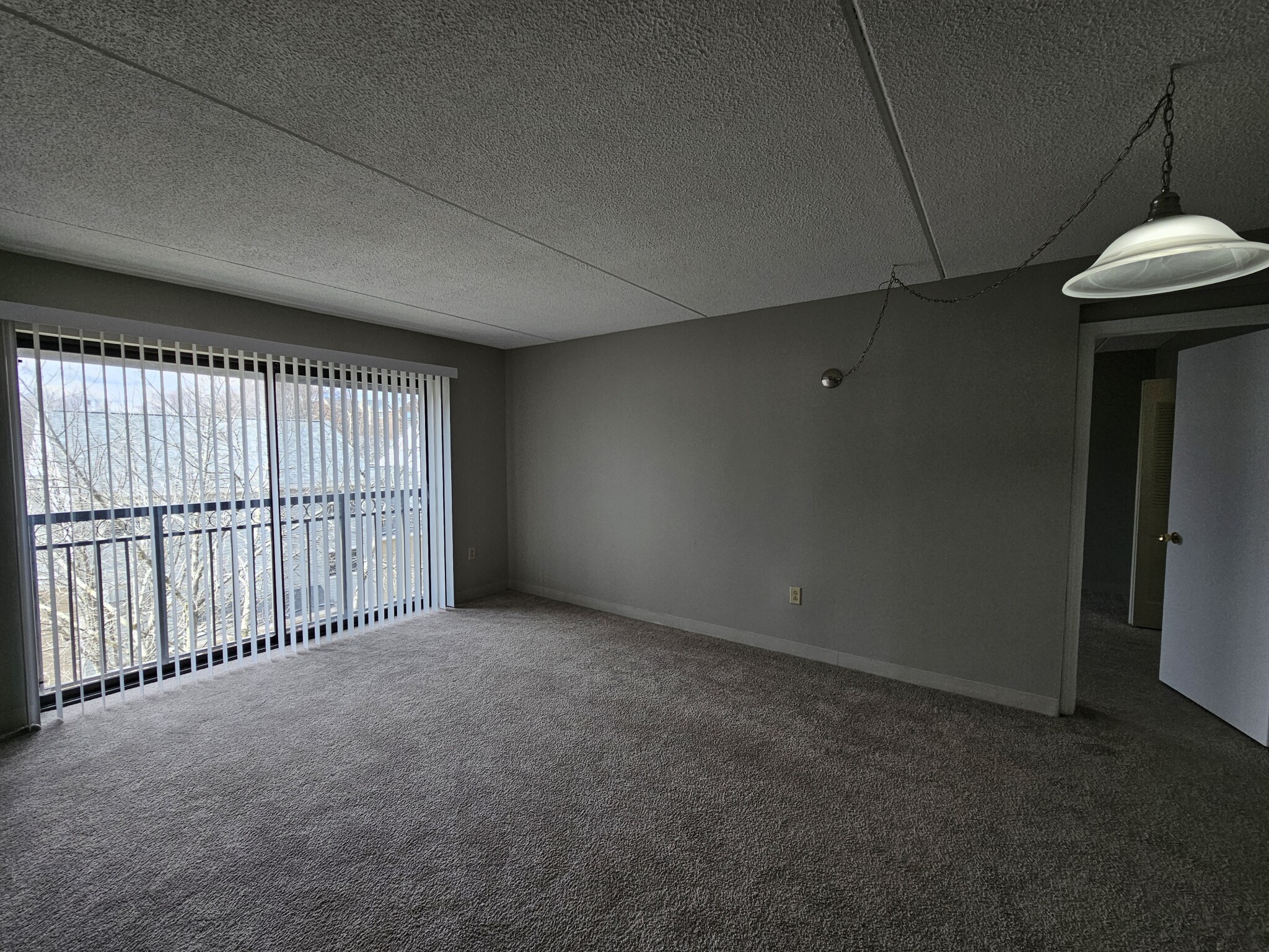 25 South Point Dr, Dorchester