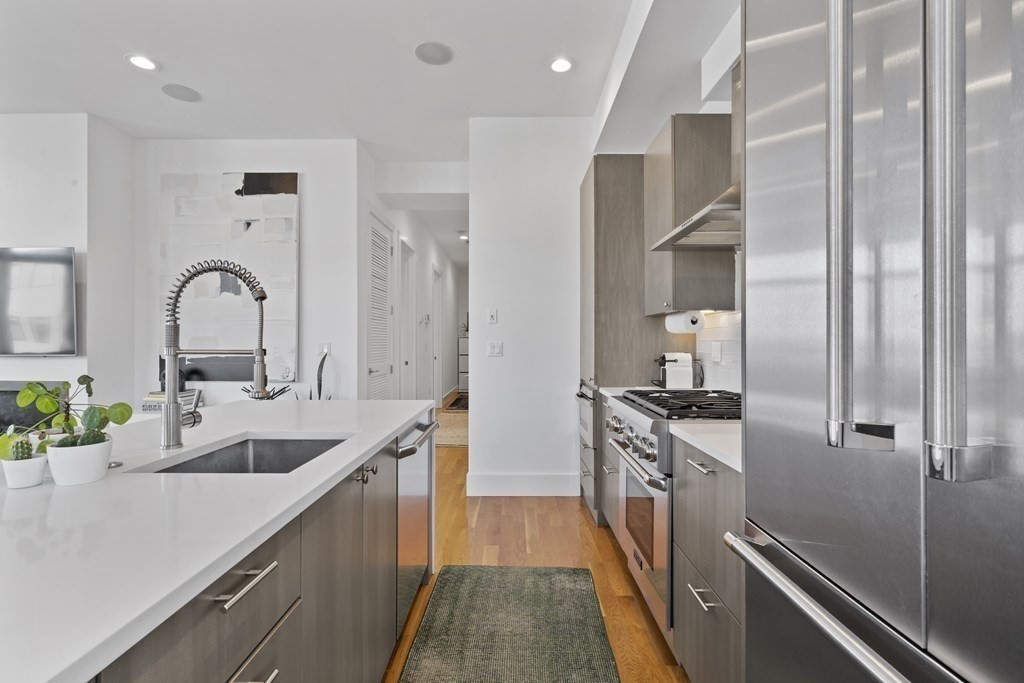 5 Mohawk St, South Boston