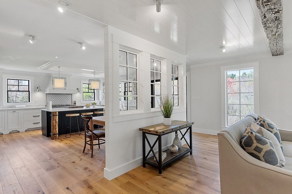 24 Mccallar Ln, Concord