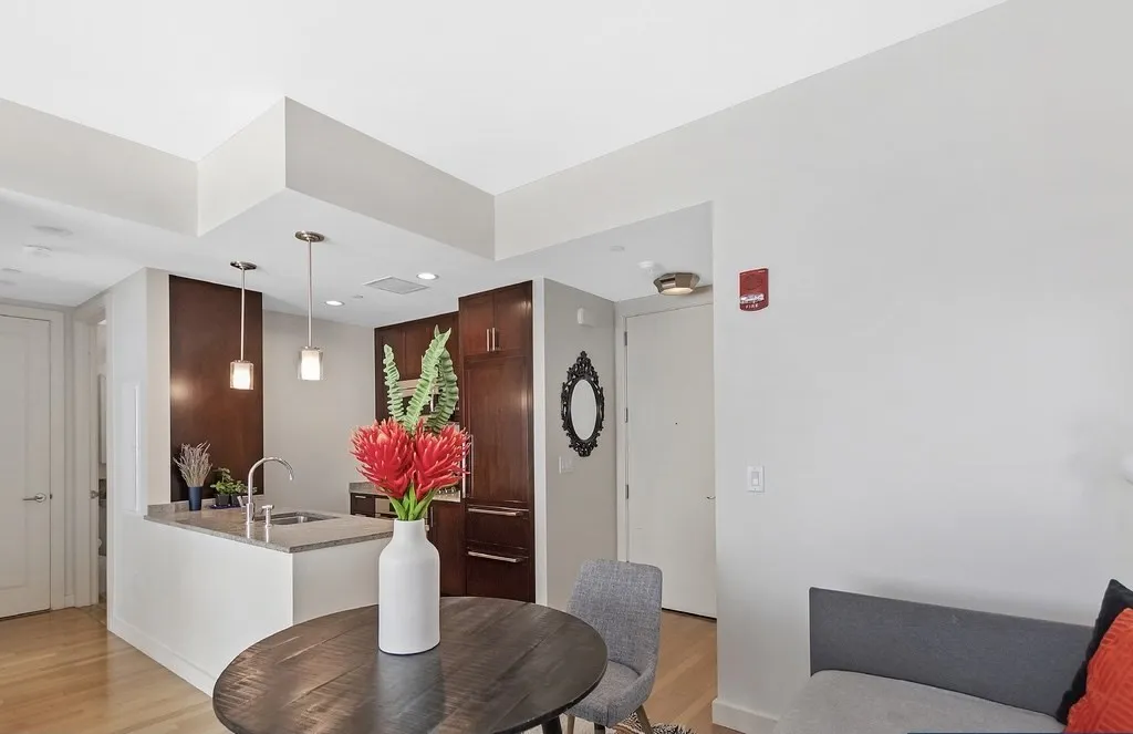 400 Stuart St, Back Bay