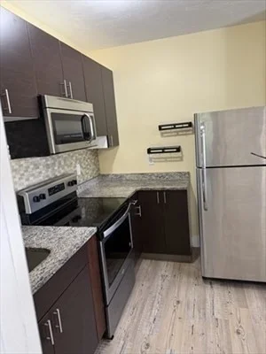 43 Leavitt St, Brockton