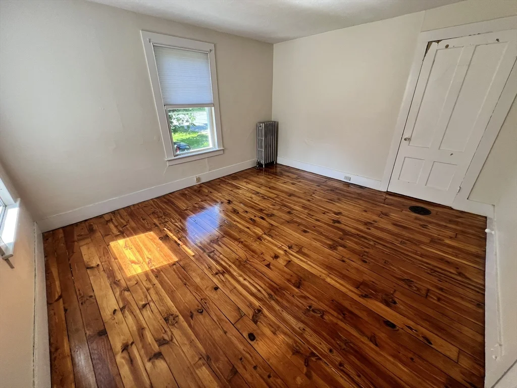 986 South East St, Amherst