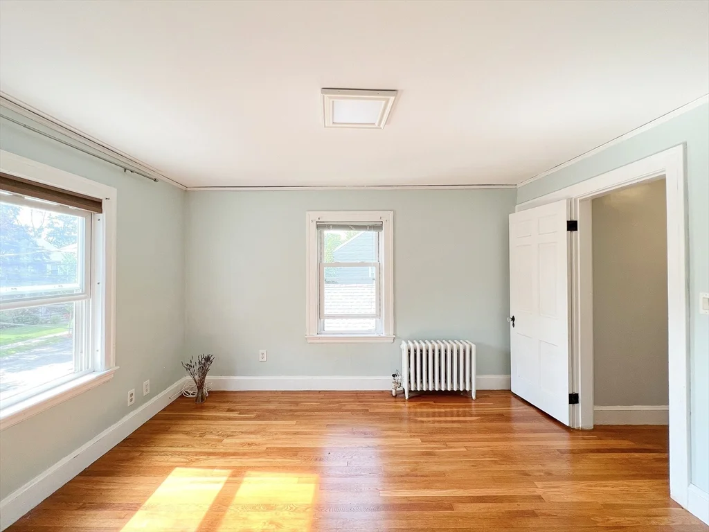 31 Grassmere Rd, Chestnut Hill