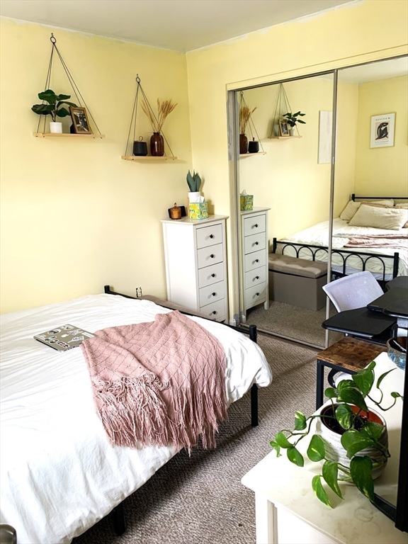 213 West 6th St, South Boston