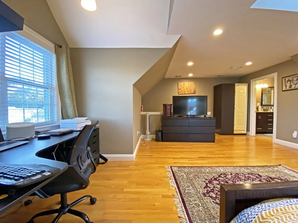 375 Lowell Ave, Newtonville