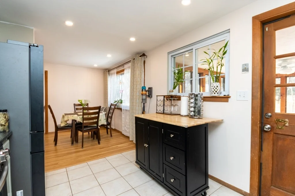 22 Livoli Rd, Framingham