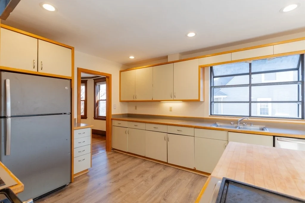 81 Cushing Ave, Belmont