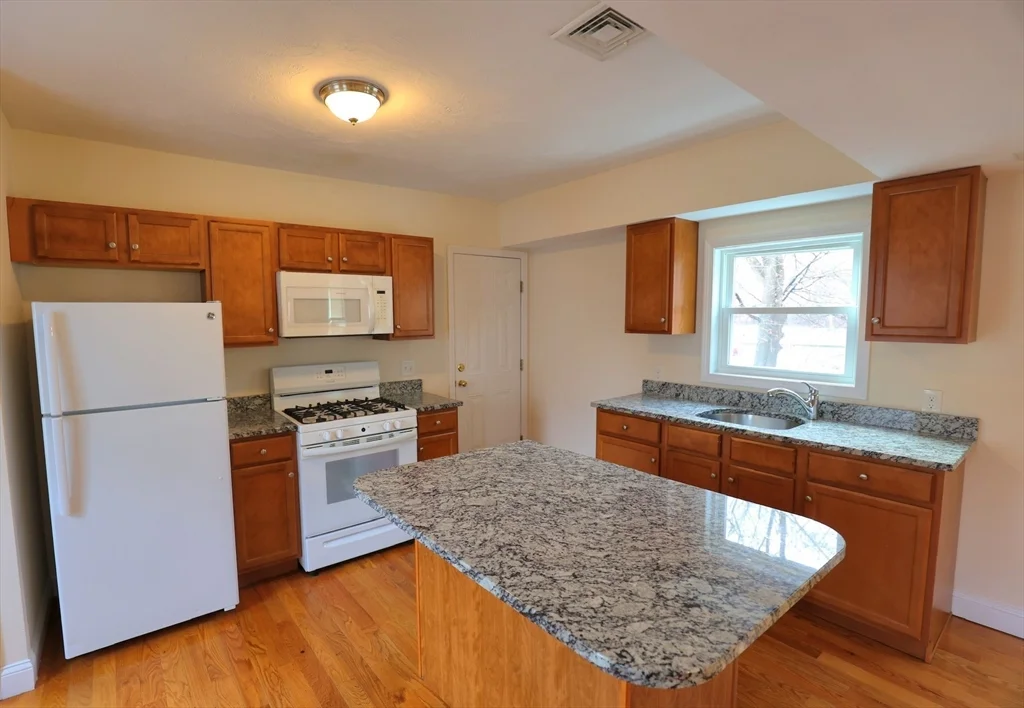 62 Lincoln St, Fitchburg