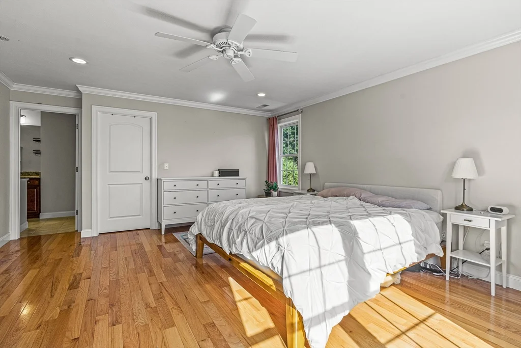 176 Washington St, Reading