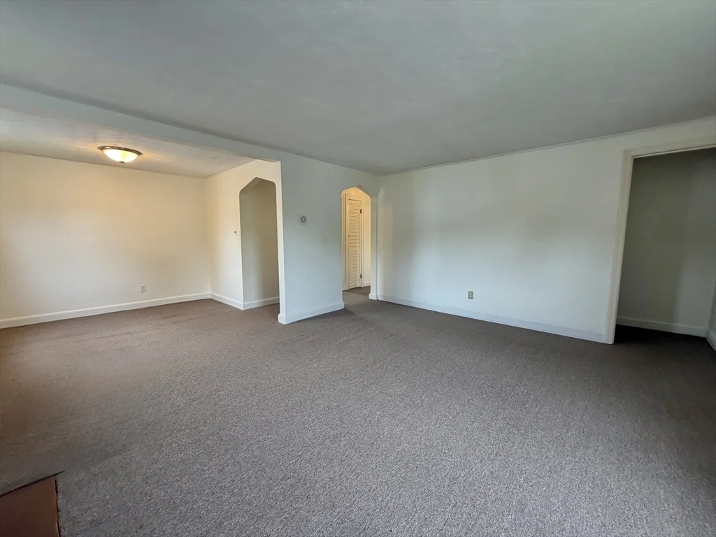 17 Hatfield Rd, West Newton
