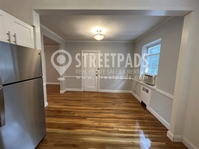 1153 Beacon St, Longwood